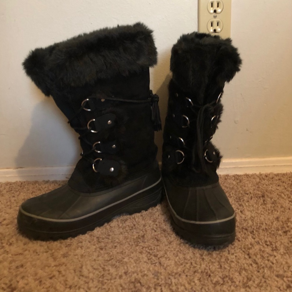 Snow boots khombu